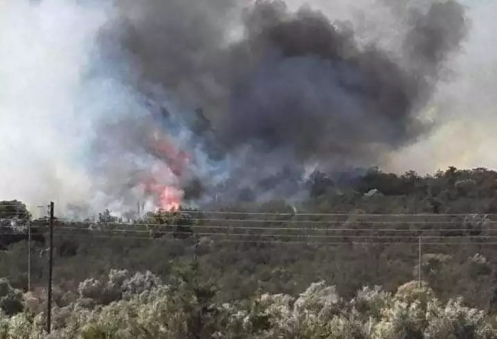 Μεγάλη-φωτιά-τώρα-στην-Αγία-Μαρίνα-Κορωπίου:-Βρίσκεται-κοντά-σε-σπίτια…